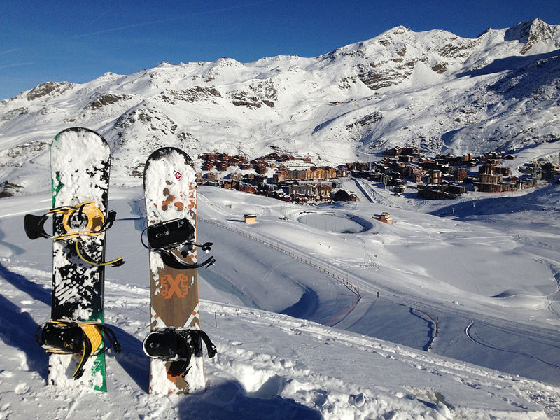 Nato a bordo: scatena la tua avventura invernale con eleganti occhiali da sci e snowboard!