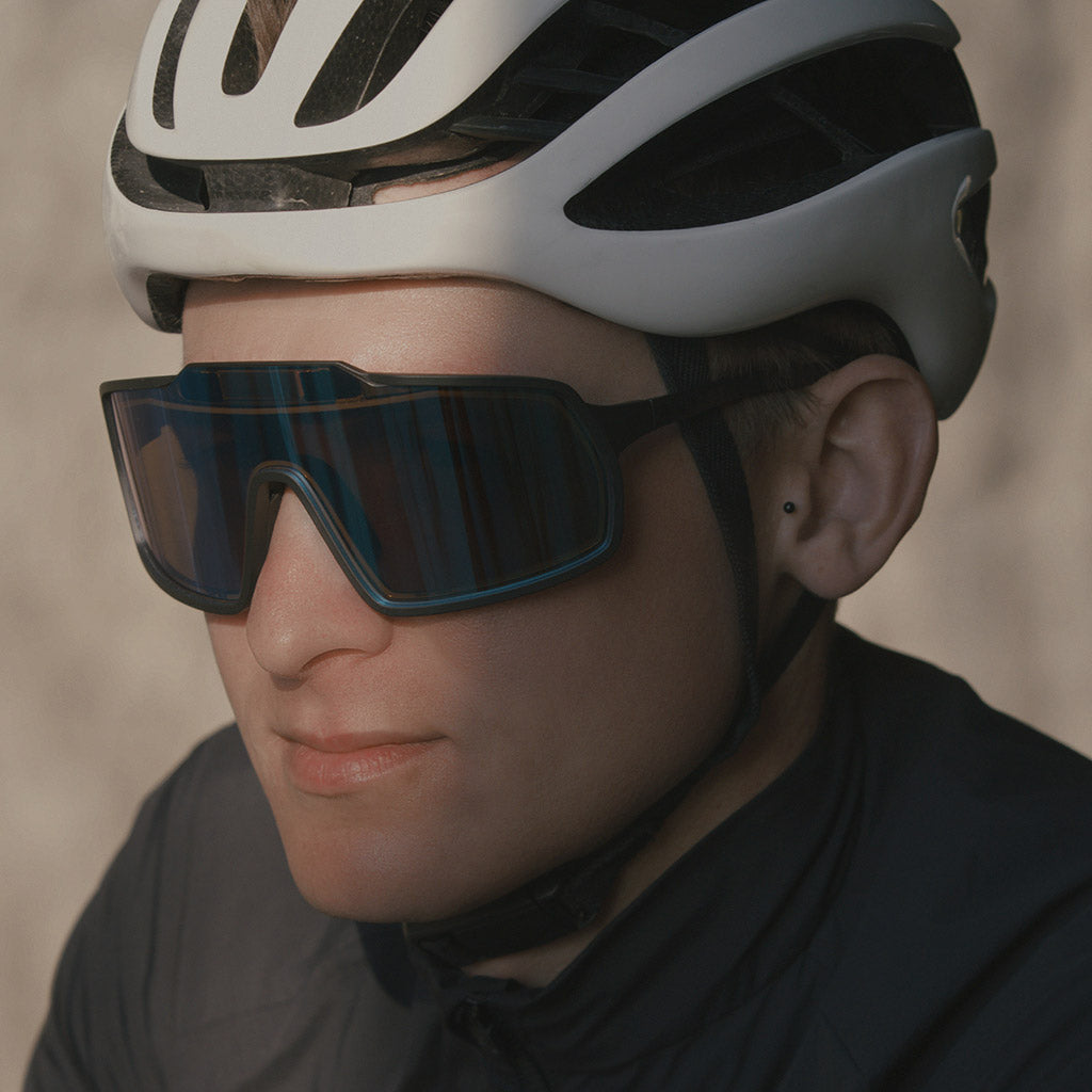 'Out of' Bot Smart Sunglasses photochromic in sunny conditions