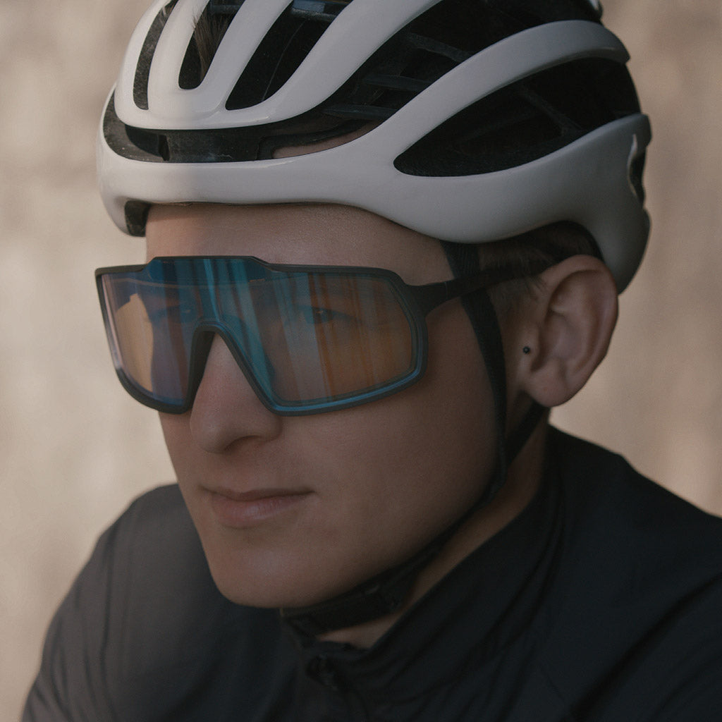 'Out of' Bot Smart Sunglasses transparent in dark conditions